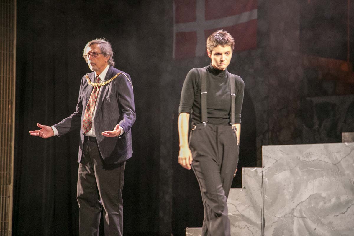 This is a sample image caption.