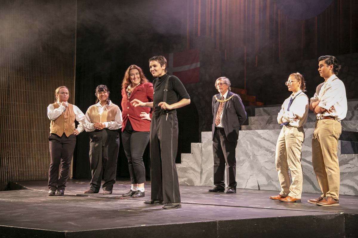 This is a sample image caption.