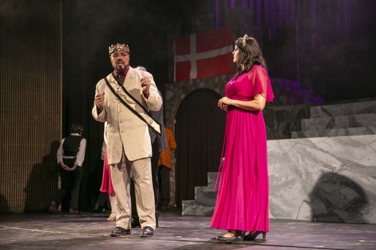 This is a sample image caption.