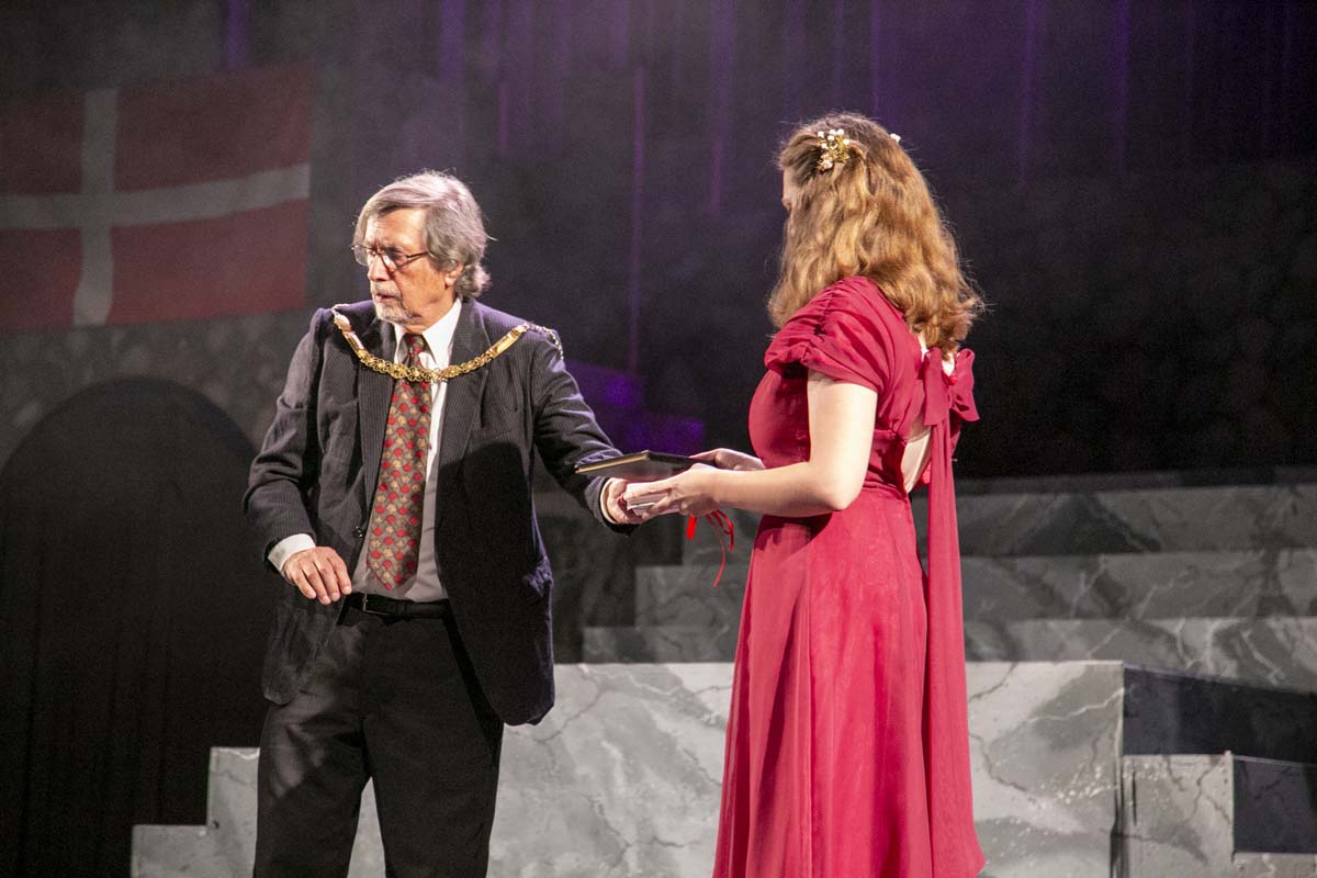 This is a sample image caption.