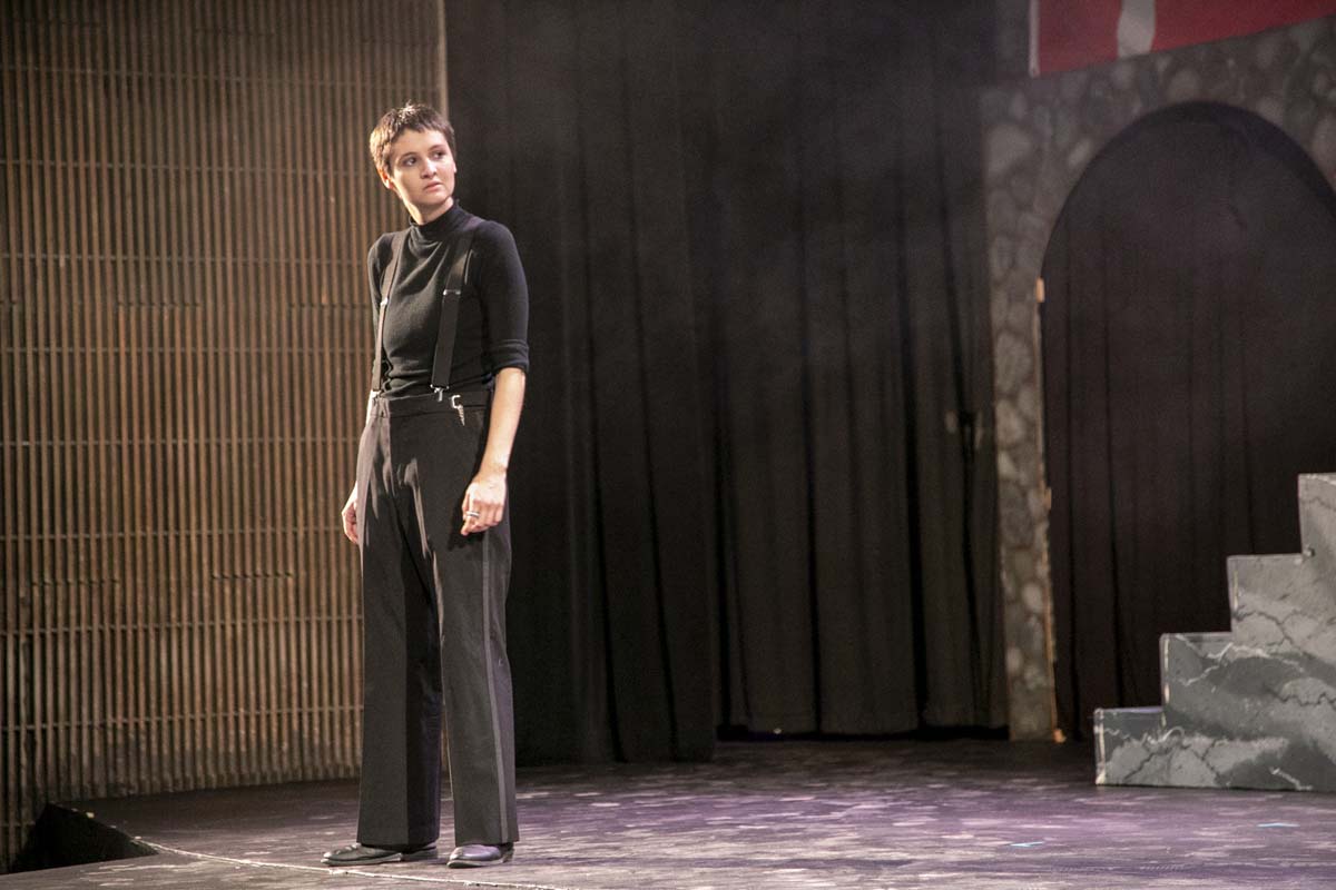 This is a sample image caption.