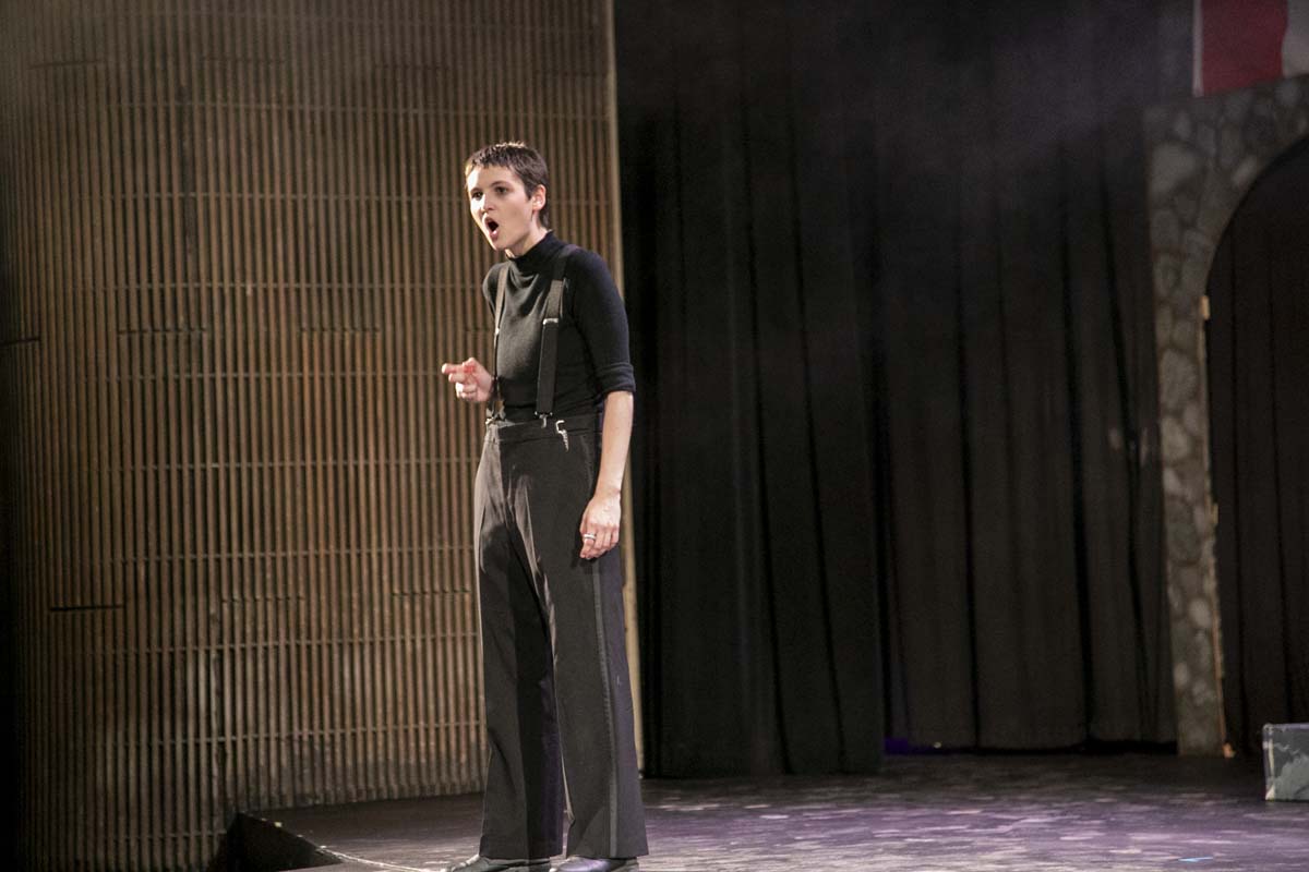 This is a sample image caption.