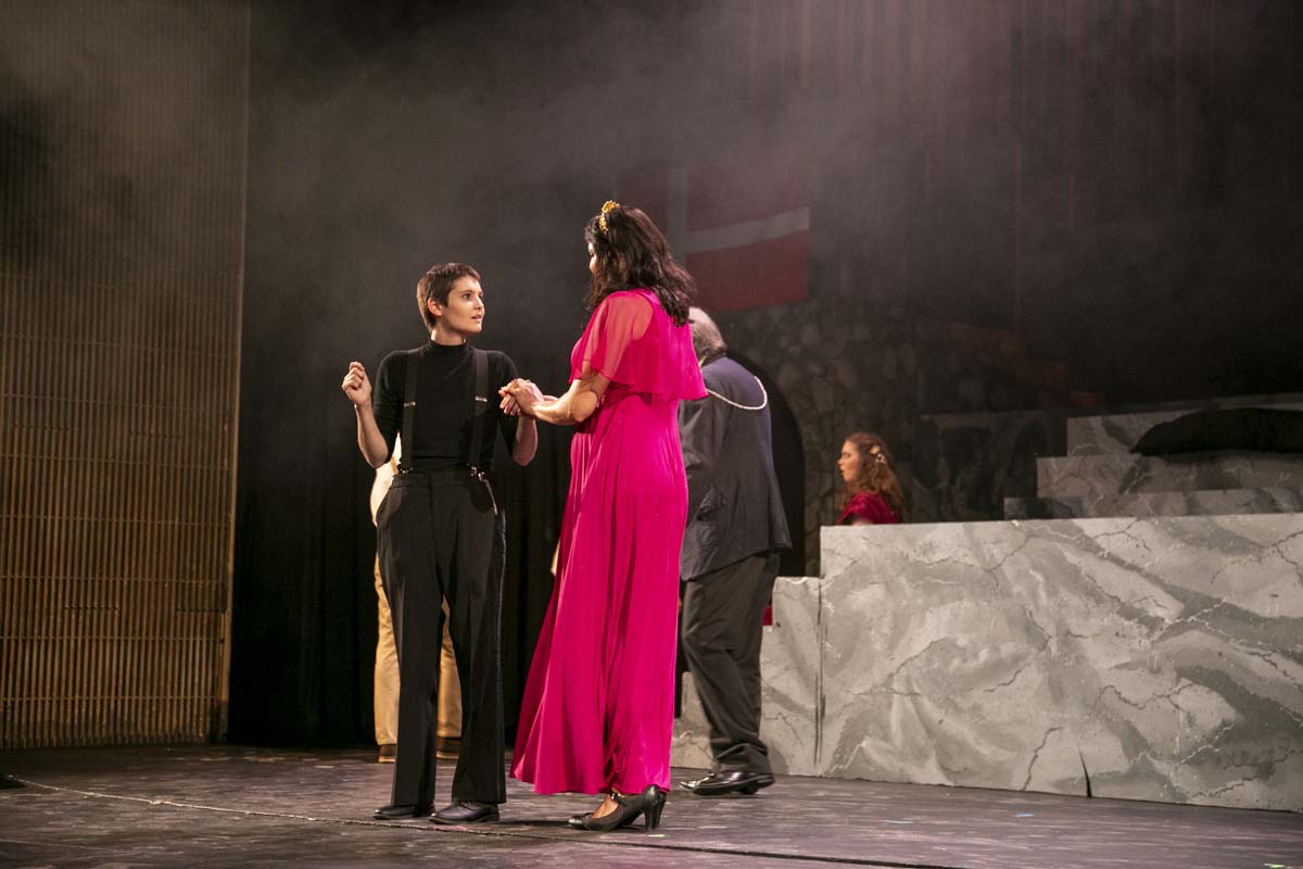 This is a sample image caption.