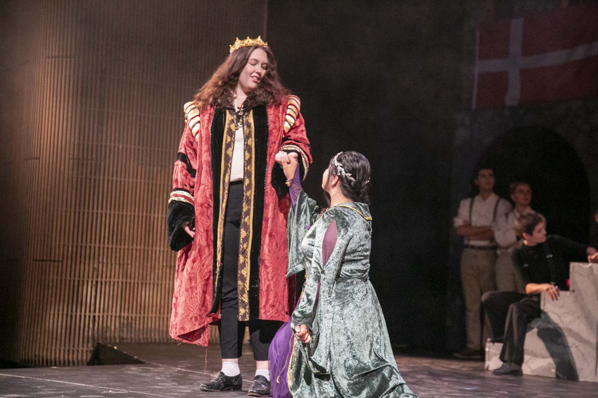 This is a sample image caption.