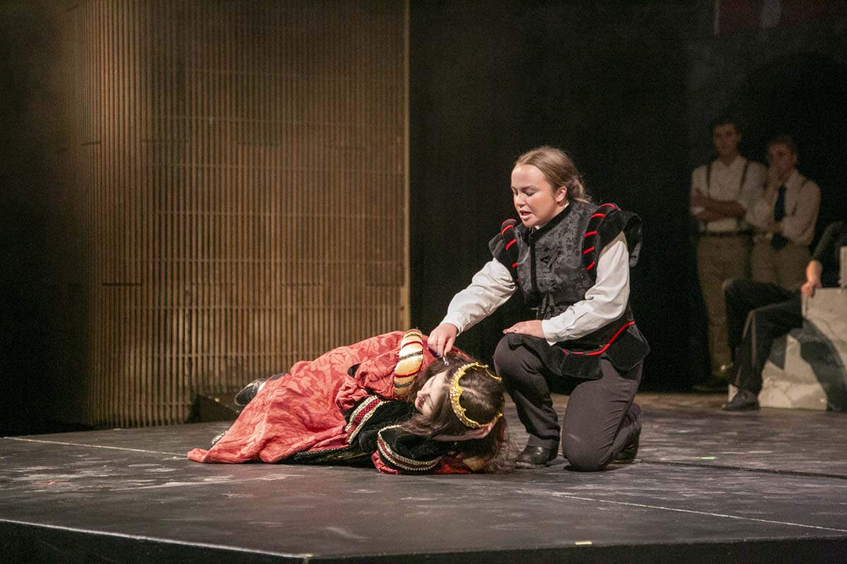 This is a sample image caption.