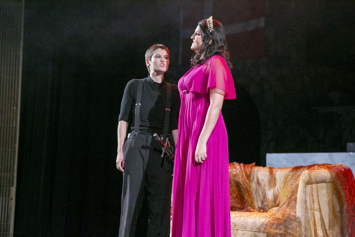 This is a sample image caption.