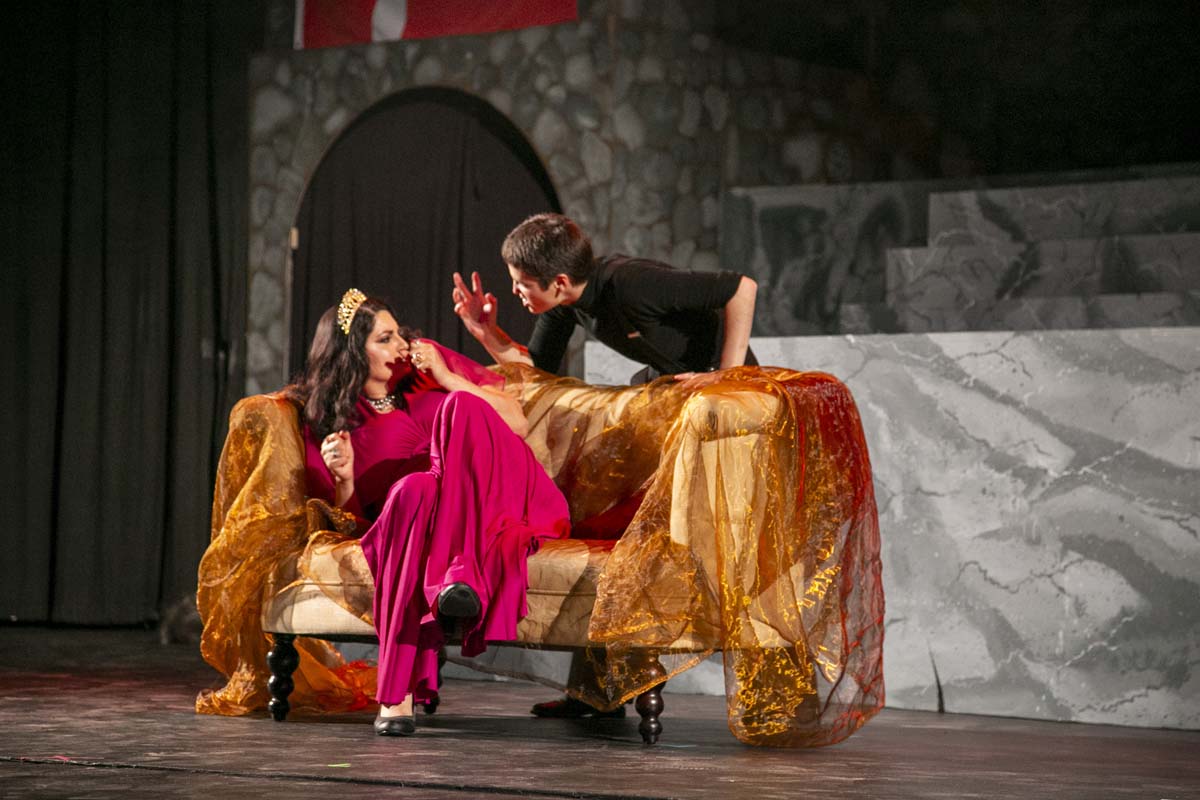 This is a sample image caption.