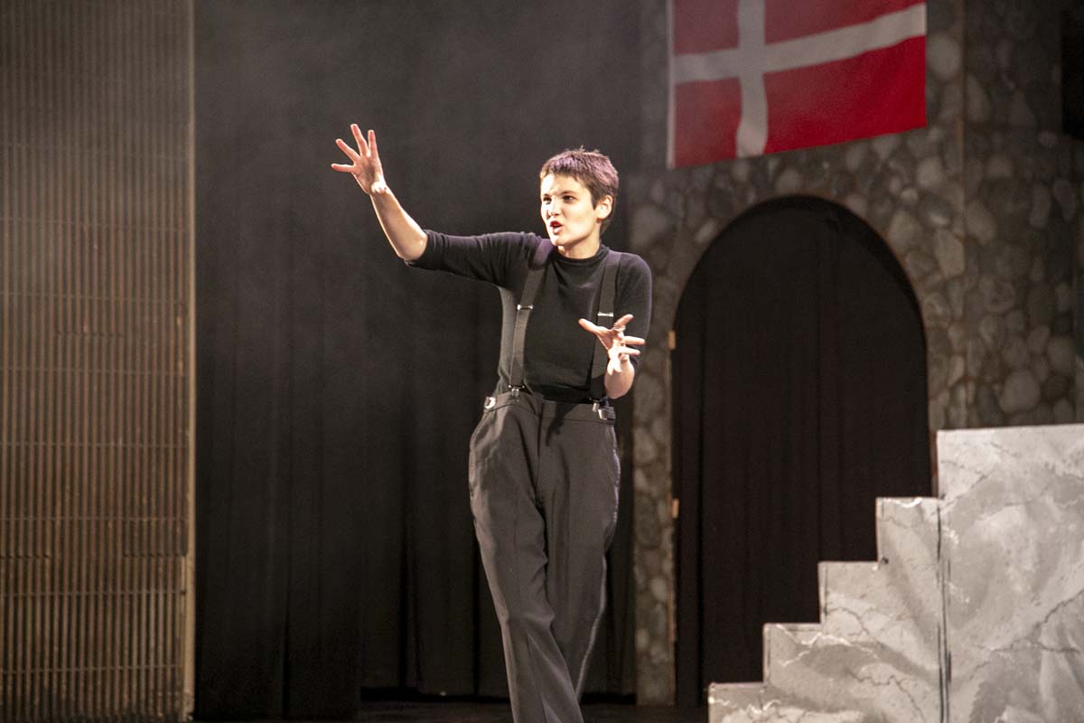 This is a sample image caption.