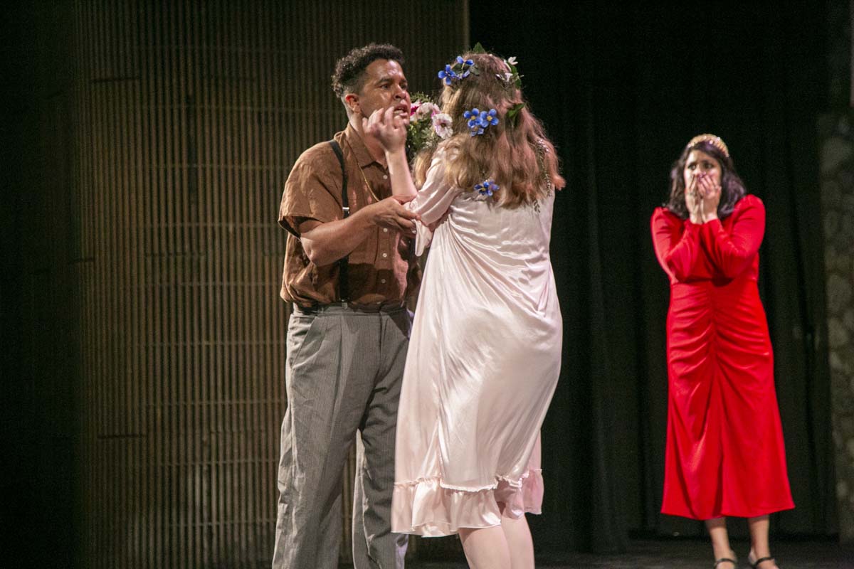 This is a sample image caption.