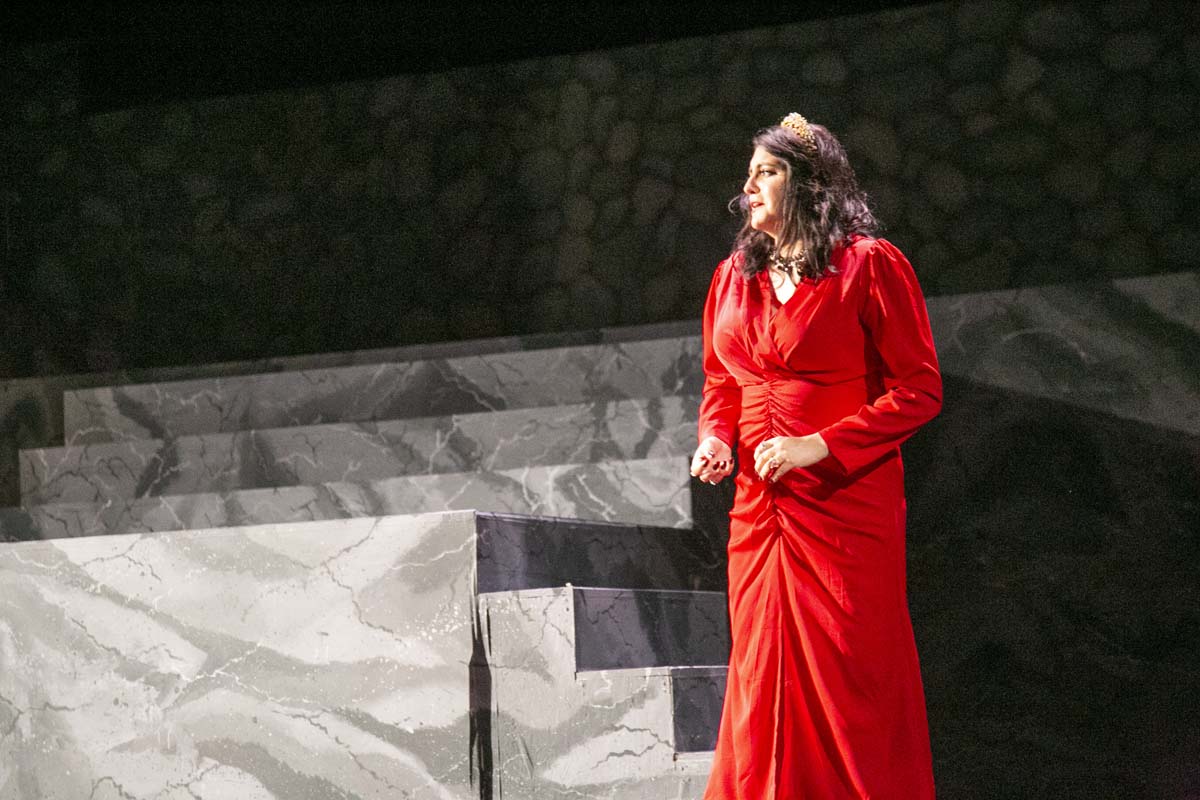 This is a sample image caption.