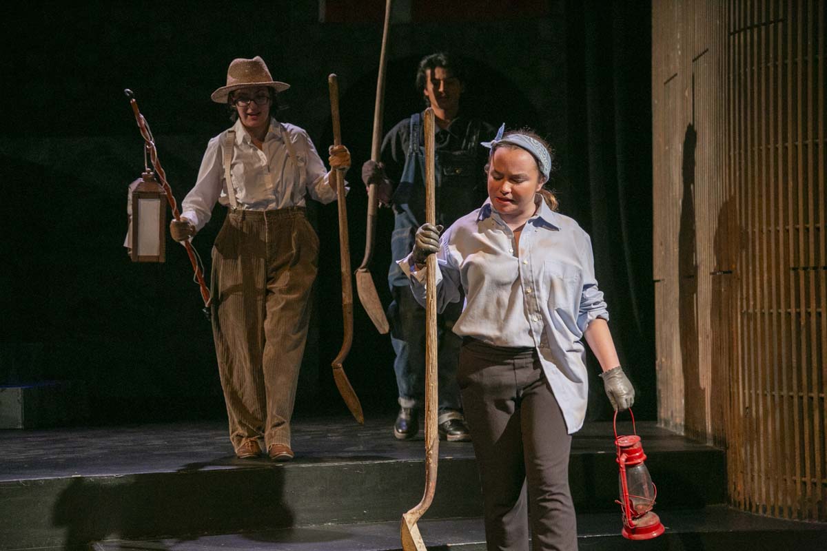 This is a sample image caption.