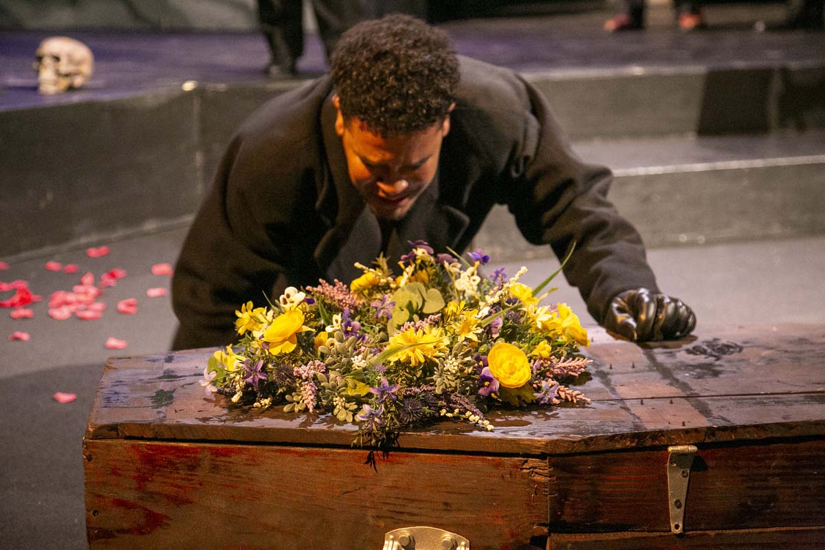 This is a sample image caption.