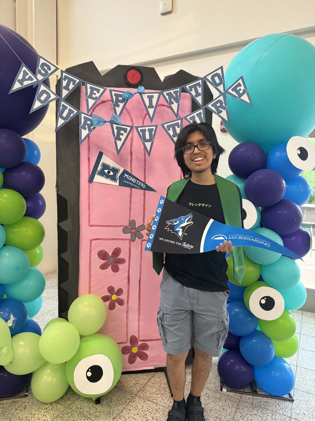 Students attend Transfer Dinner celebration with mascot Ryker.