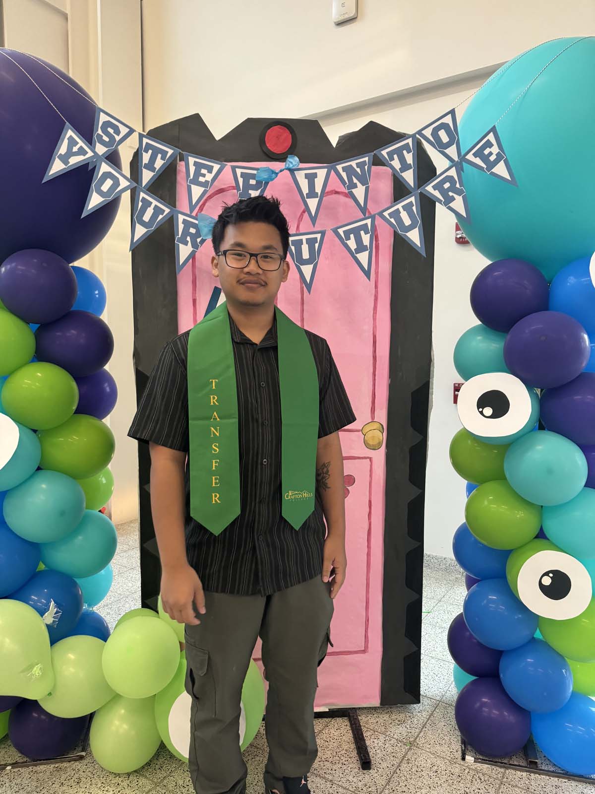 Students attend Transfer Dinner celebration with mascot Ryker.