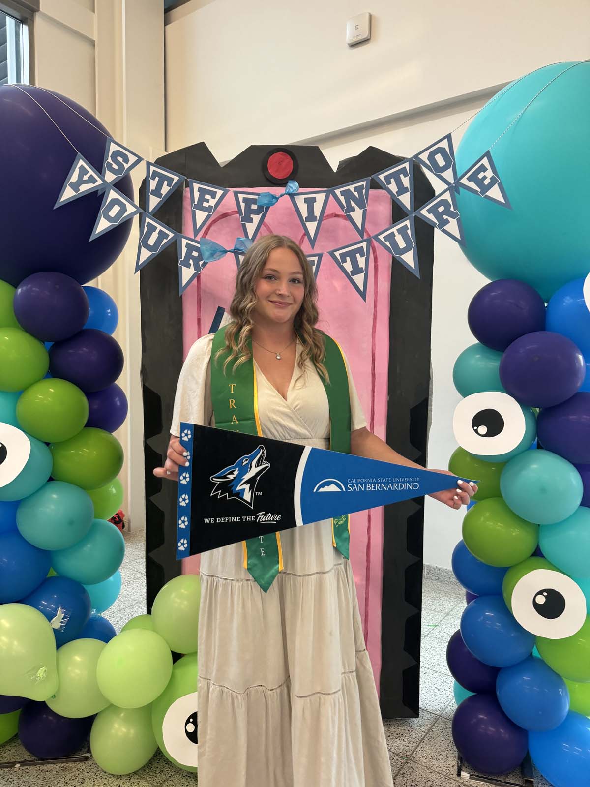 Students attend Transfer Dinner celebration with mascot Ryker.