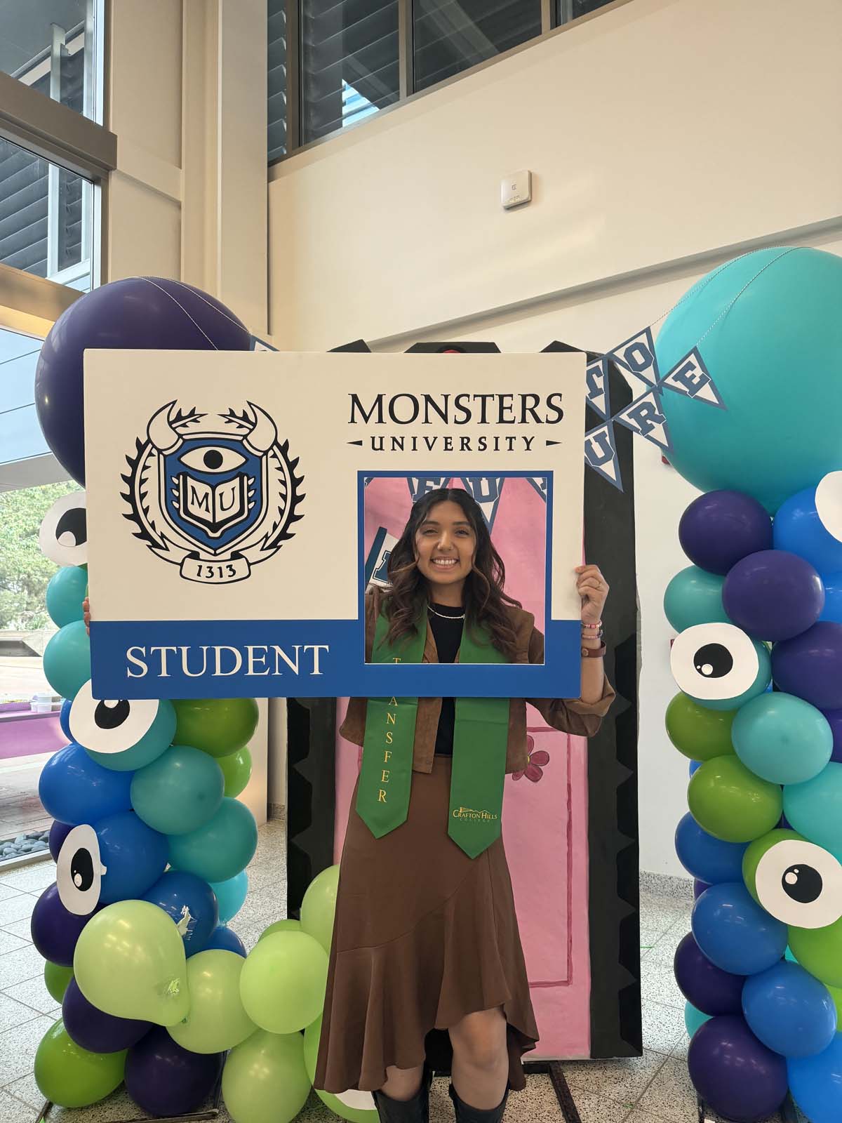 Students attend Transfer Dinner celebration with mascot Ryker.