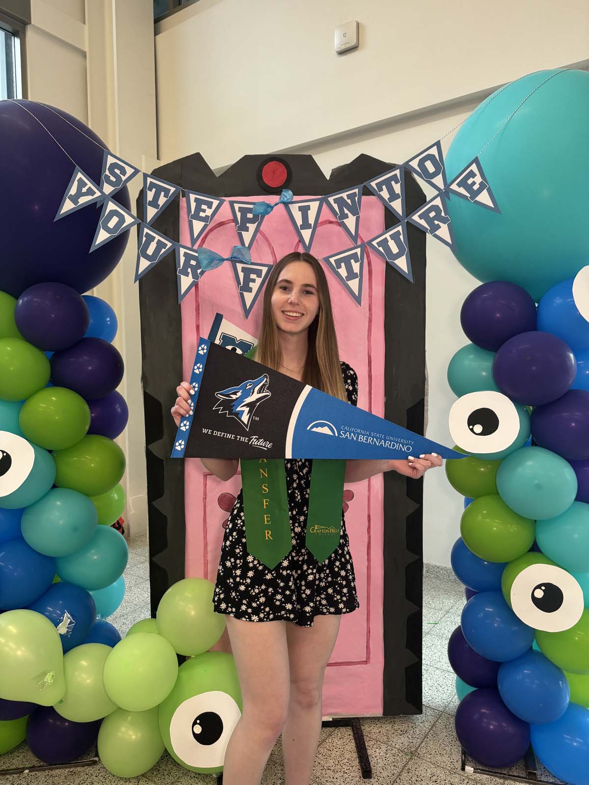 Students attend Transfer Dinner celebration with mascot Ryker.