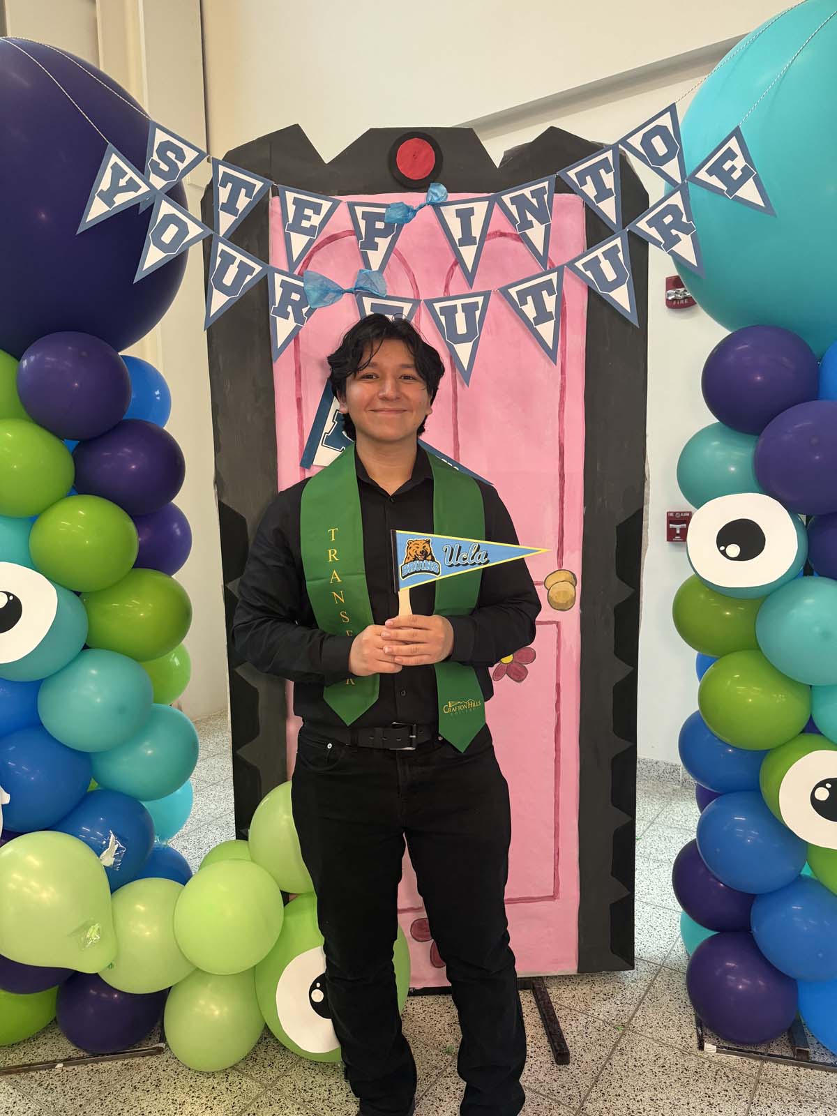 Students attend Transfer Dinner celebration with mascot Ryker.