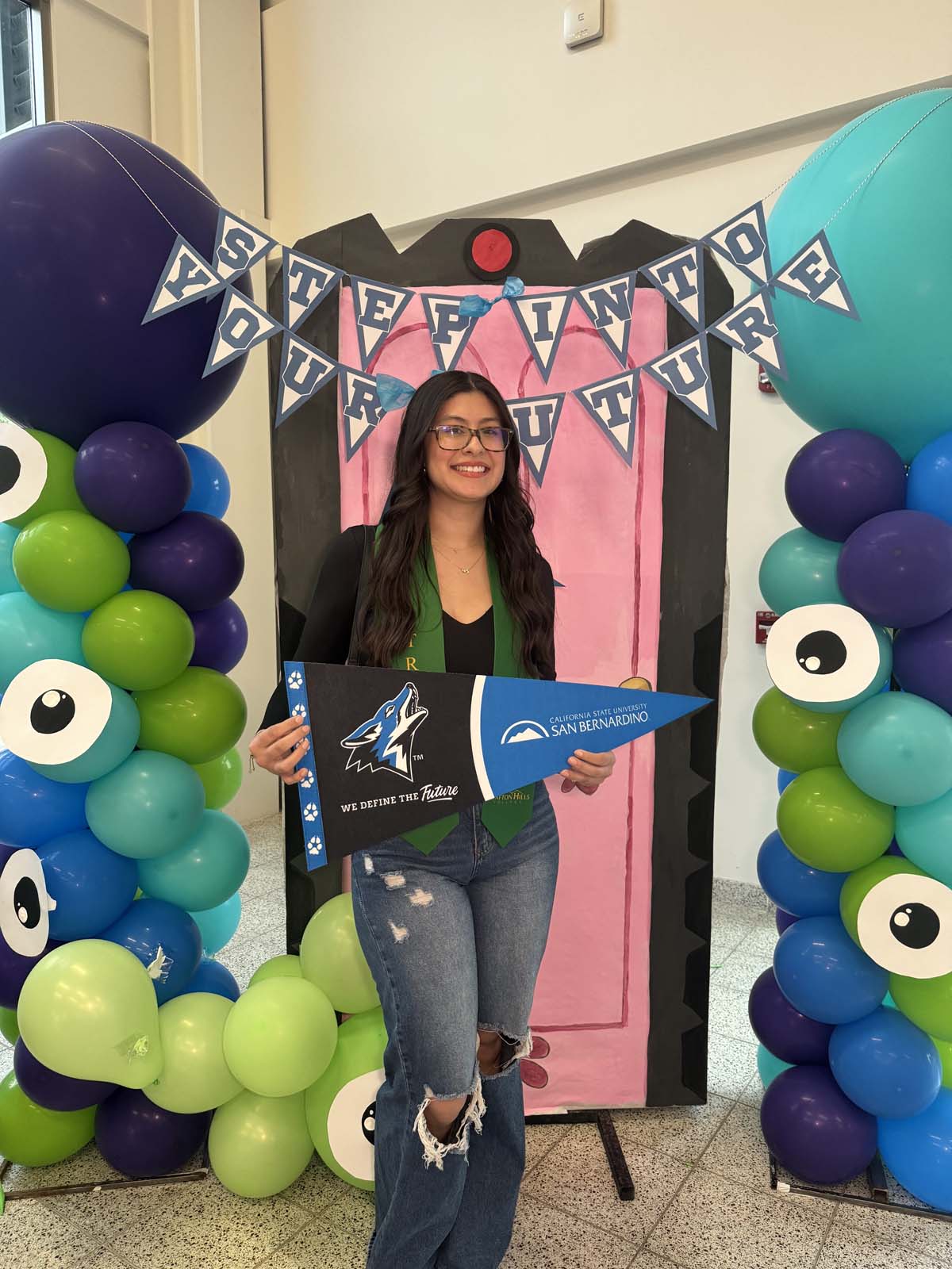 Students attend Transfer Dinner celebration with mascot Ryker.