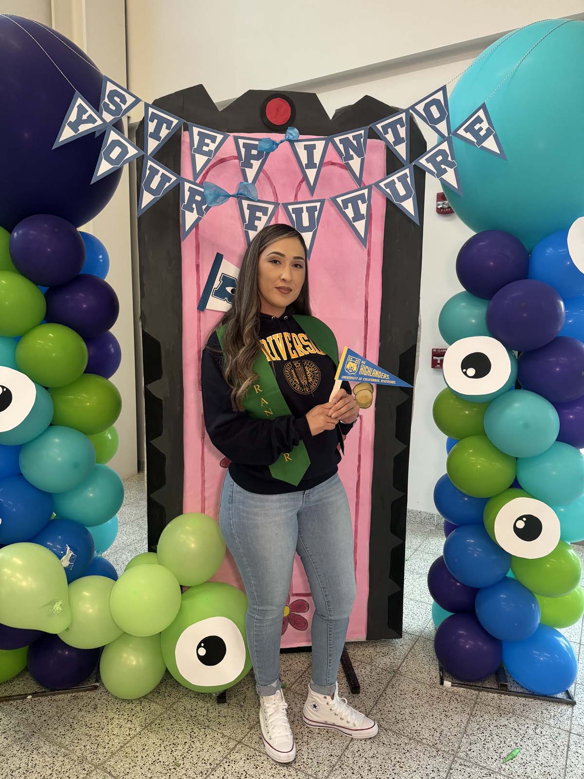 Students attend Transfer Dinner celebration with mascot Ryker.