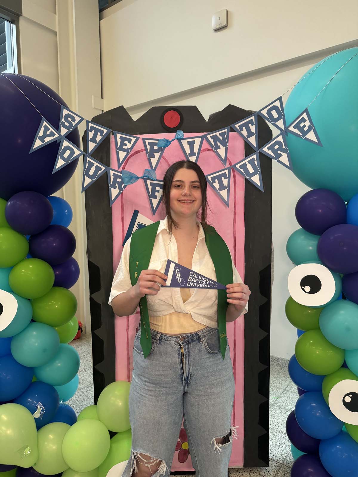 Students attend Transfer Dinner celebration with mascot Ryker.