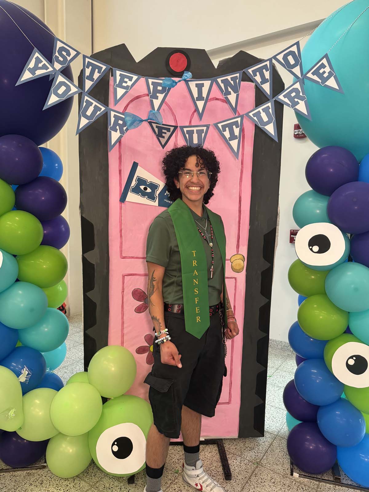 Students attend Transfer Dinner celebration with mascot Ryker.