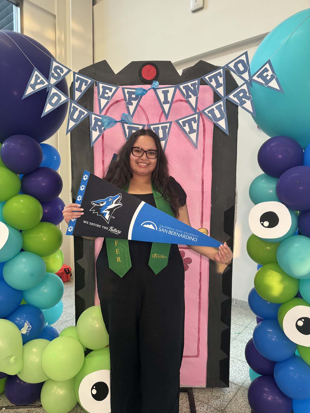 Students attend Transfer Dinner celebration with mascot Ryker.