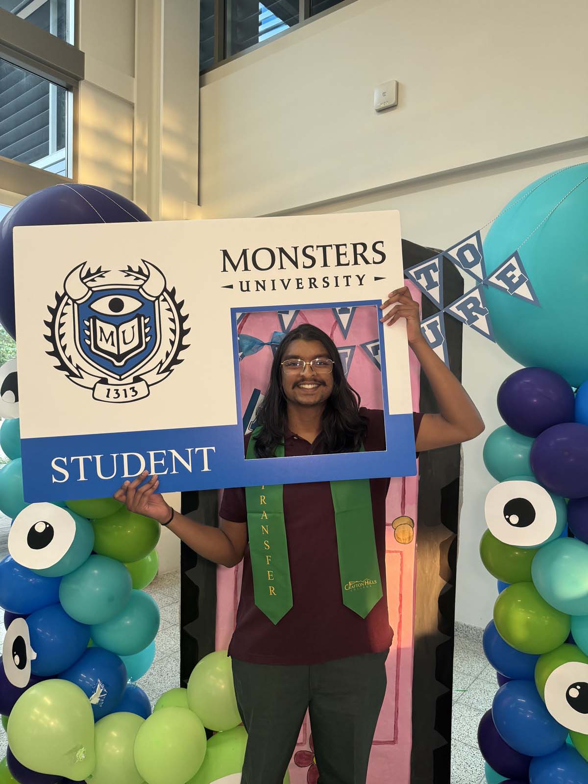 Students attend Transfer Dinner celebration with mascot Ryker.