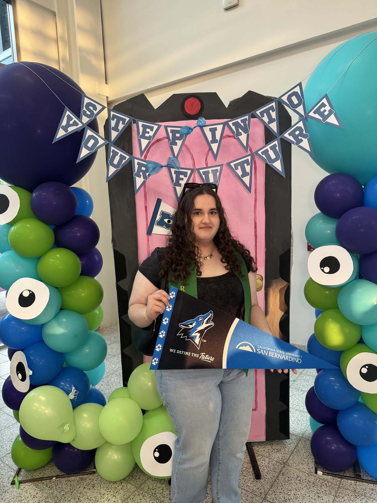 Students attend Transfer Dinner celebration with mascot Ryker.