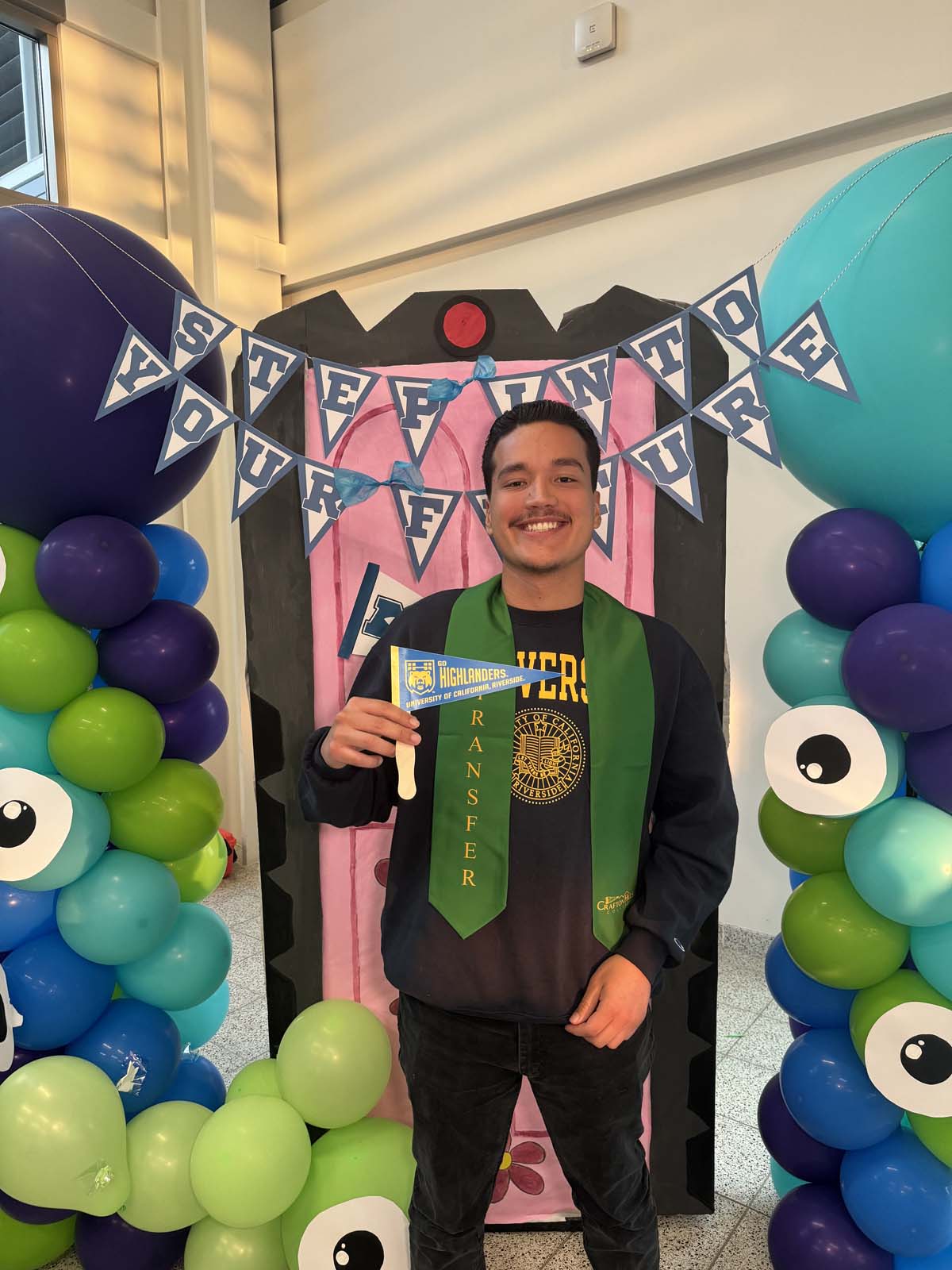 Students attend Transfer Dinner celebration with mascot Ryker.