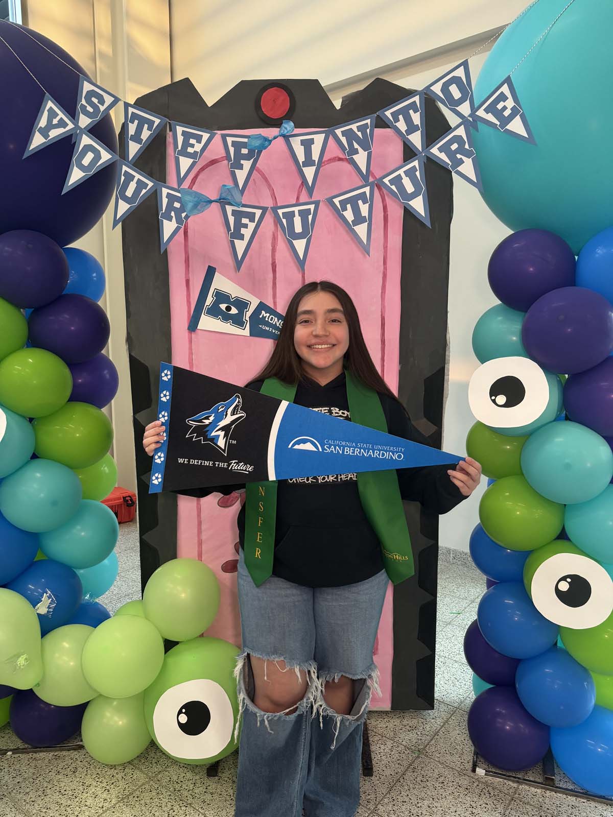 Students attend Transfer Dinner celebration with mascot Ryker.