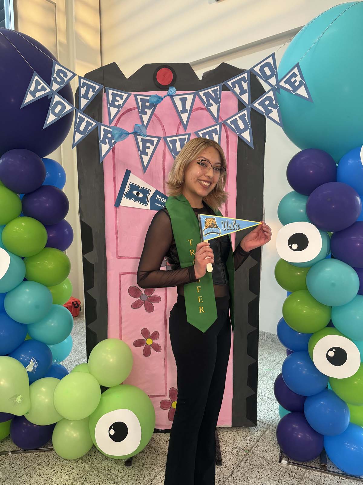 Students attend Transfer Dinner celebration with mascot Ryker.