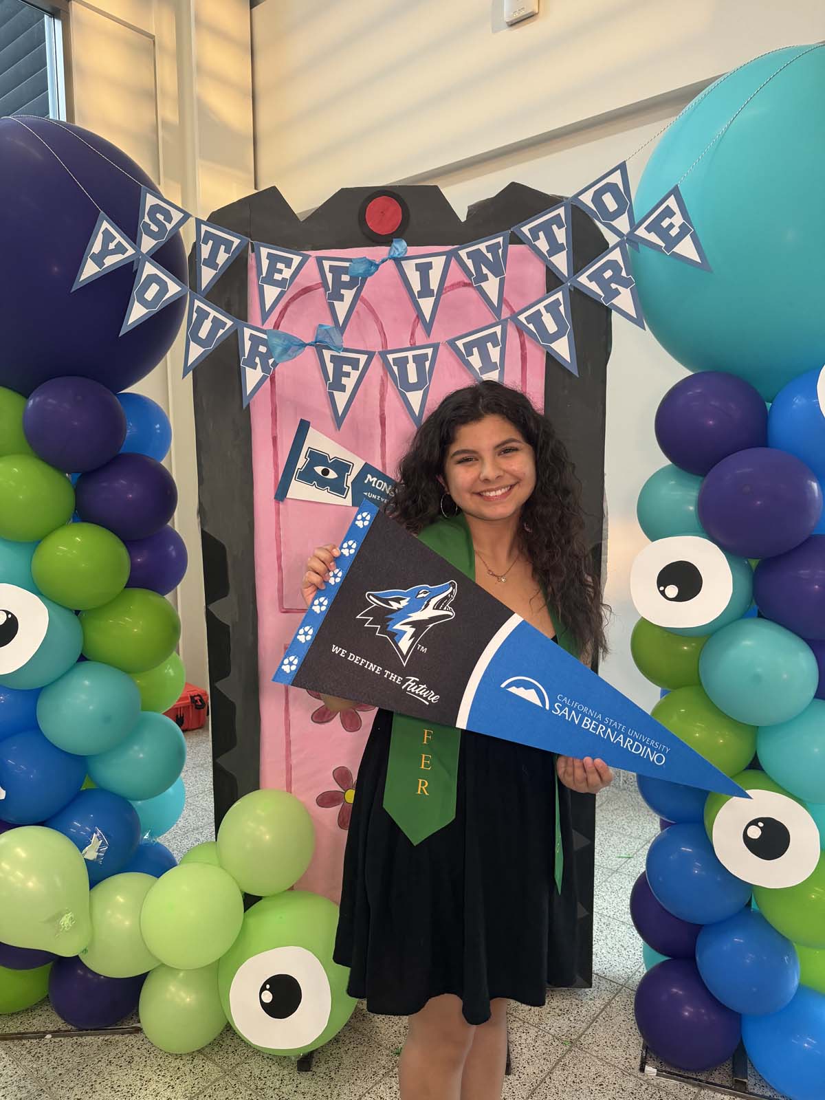 Students attend Transfer Dinner celebration with mascot Ryker.