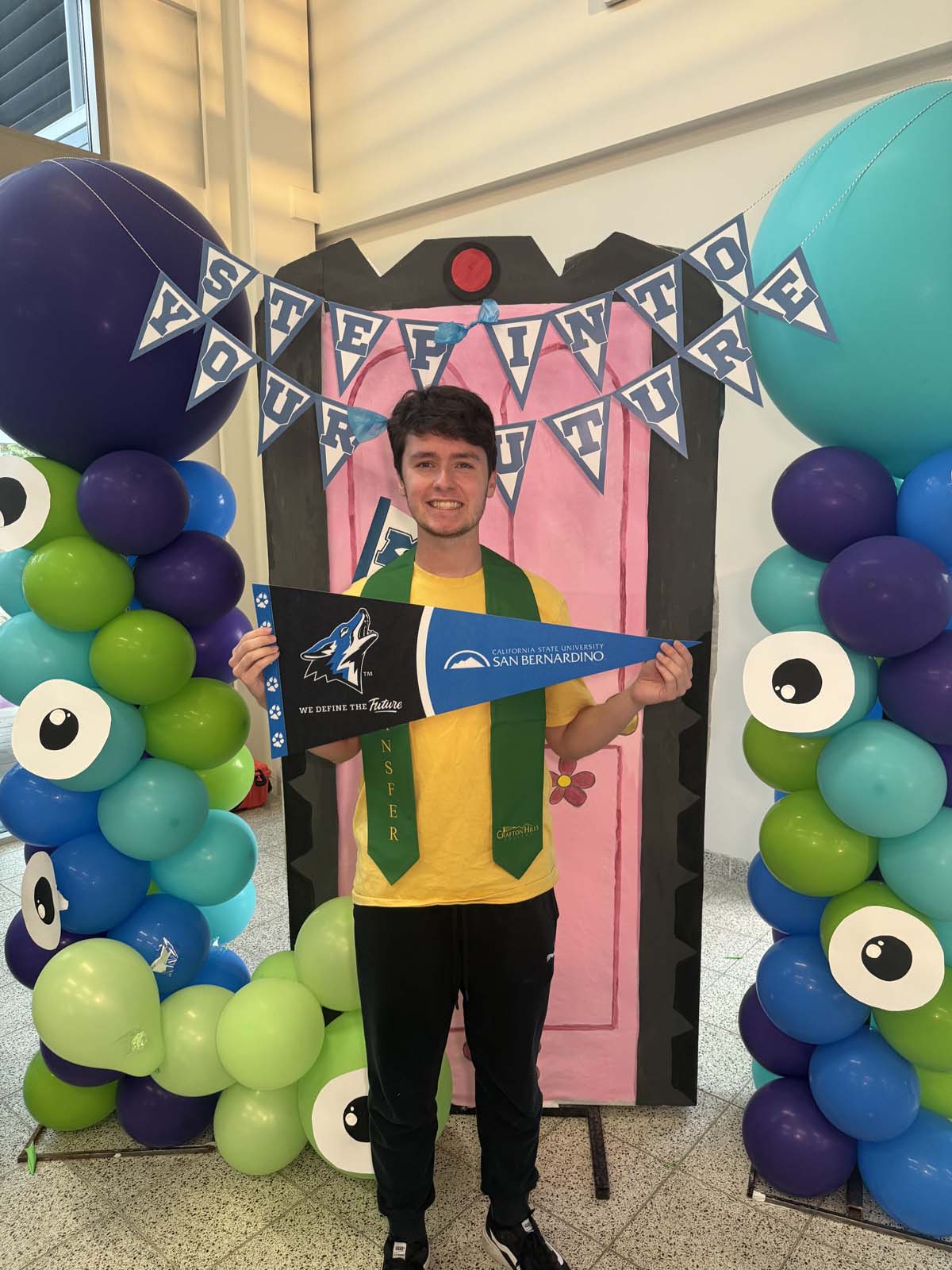 Students attend Transfer Dinner celebration with mascot Ryker.