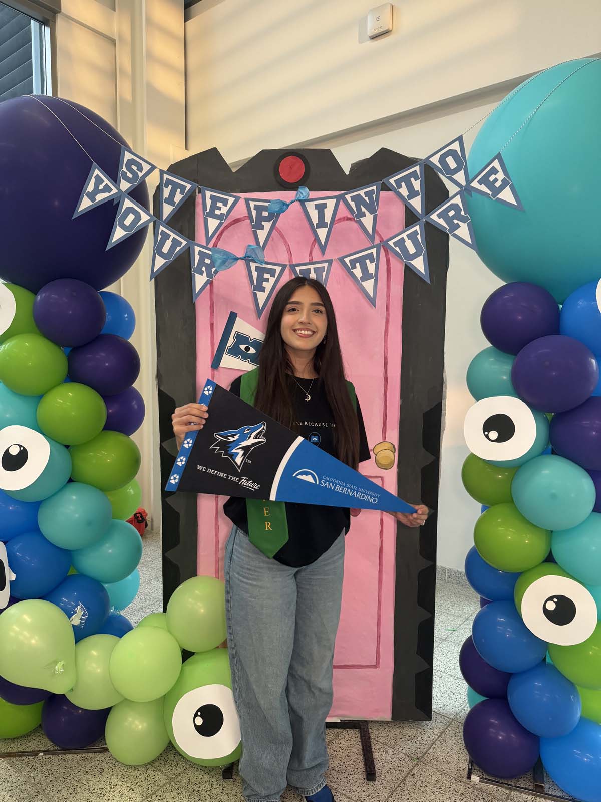 Students attend Transfer Dinner celebration with mascot Ryker.