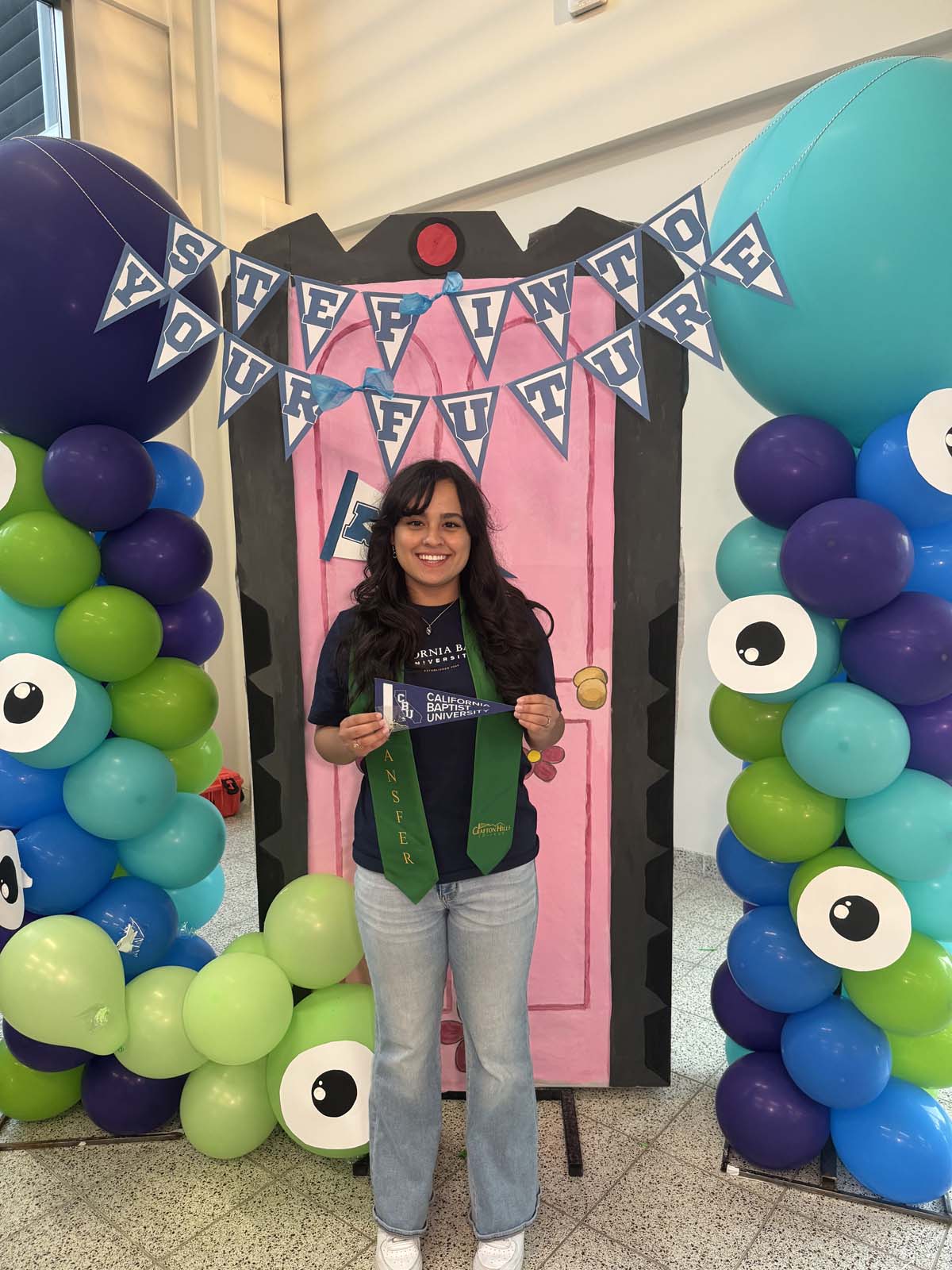 Students attend Transfer Dinner celebration with mascot Ryker.