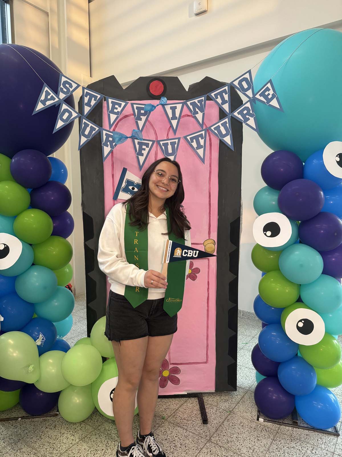 Students attend Transfer Dinner celebration with mascot Ryker.