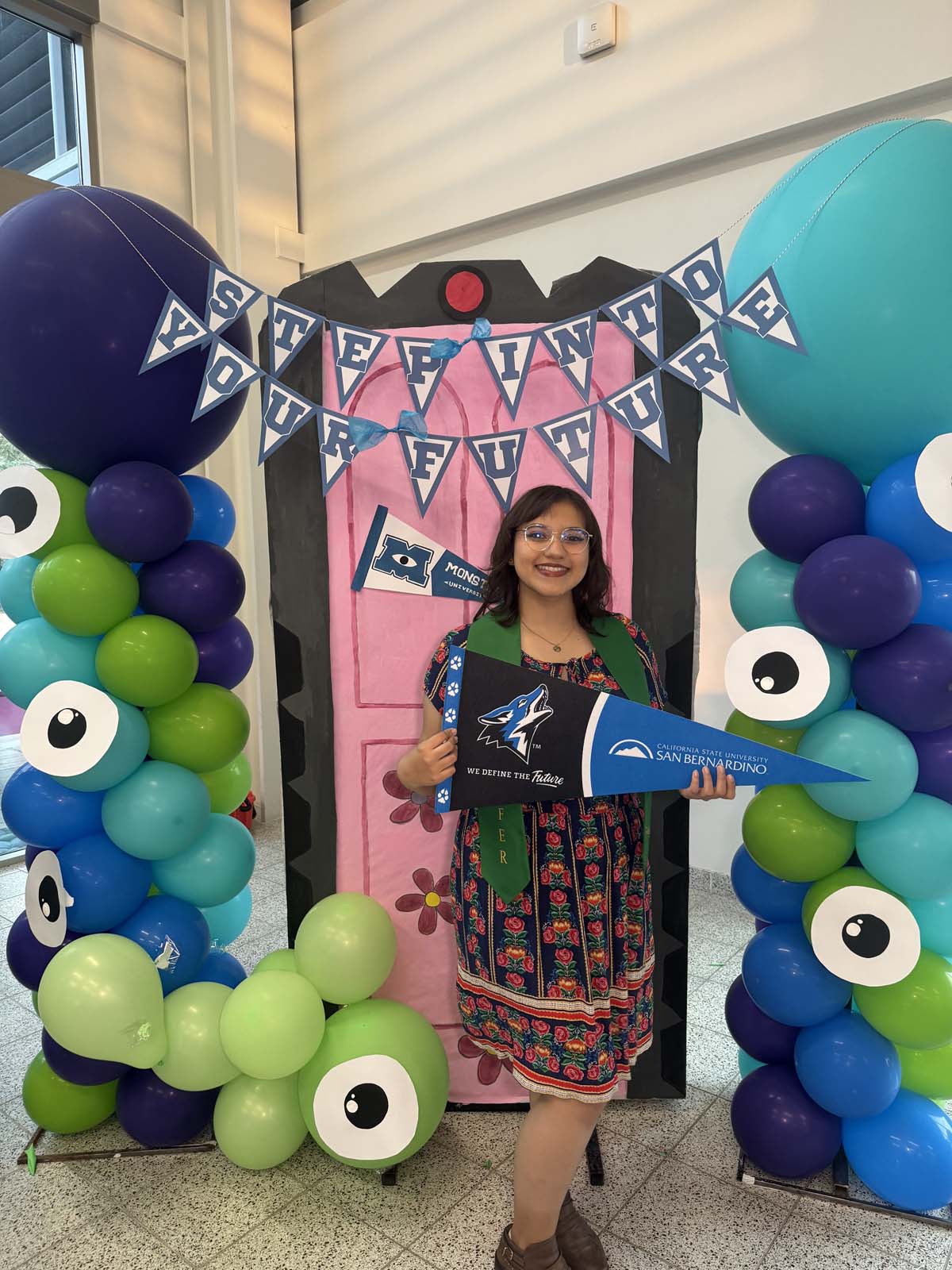 Students attend Transfer Dinner celebration with mascot Ryker.