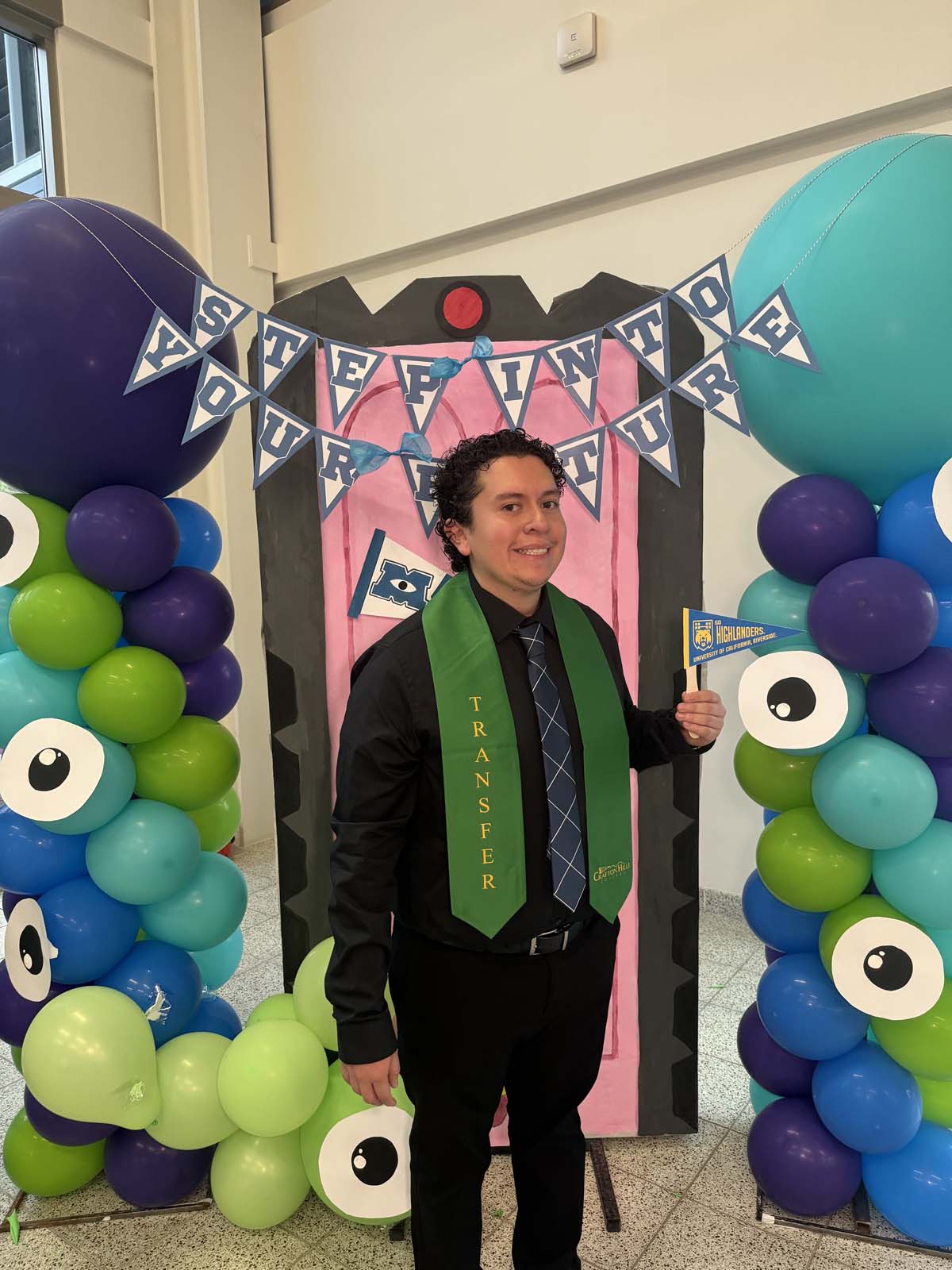 Students attend Transfer Dinner celebration with mascot Ryker.