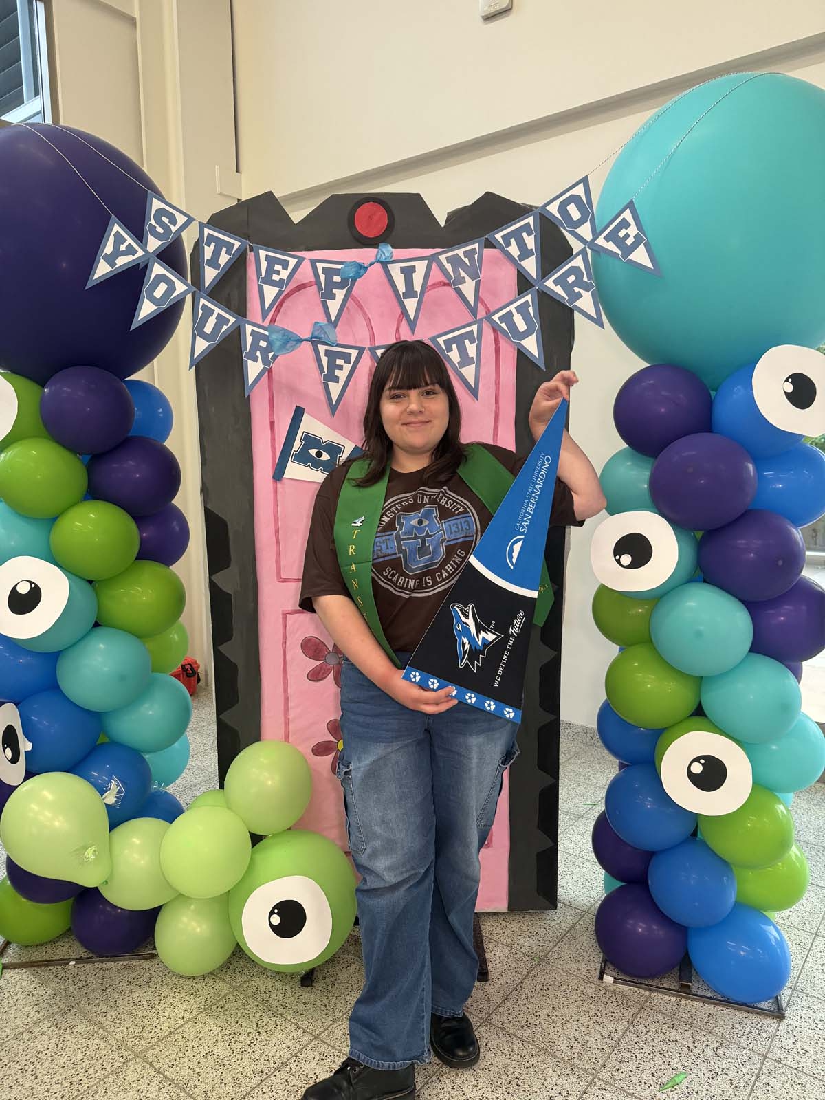Students attend Transfer Dinner celebration with mascot Ryker.