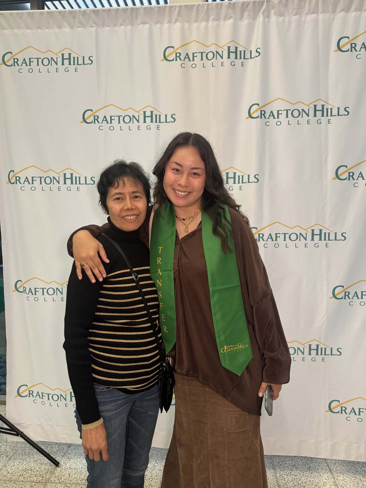 Students attend Transfer Dinner celebration with mascot Ryker.