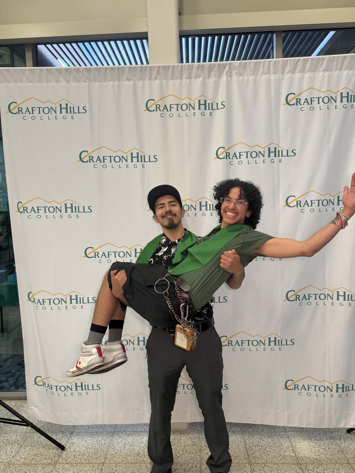 Students attend Transfer Dinner celebration with mascot Ryker.