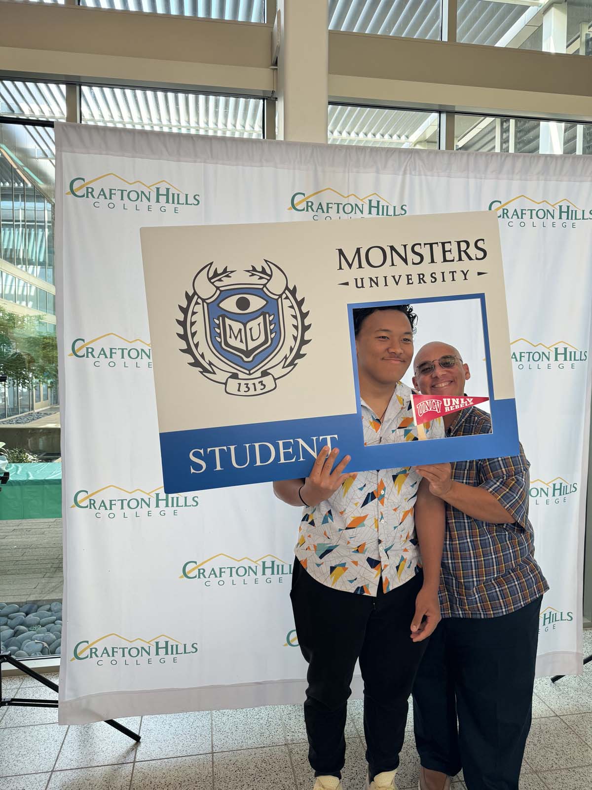 Students attend Transfer Dinner celebration with mascot Ryker.