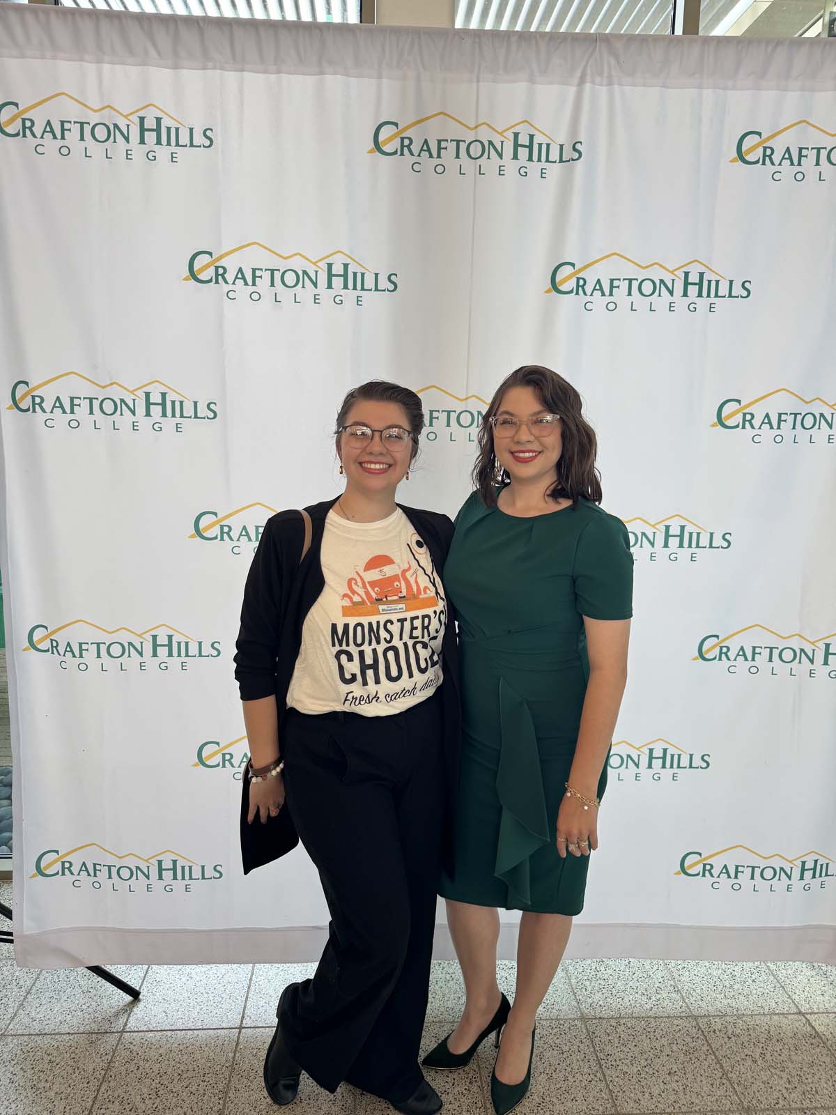 Students attend Transfer Dinner celebration with mascot Ryker.