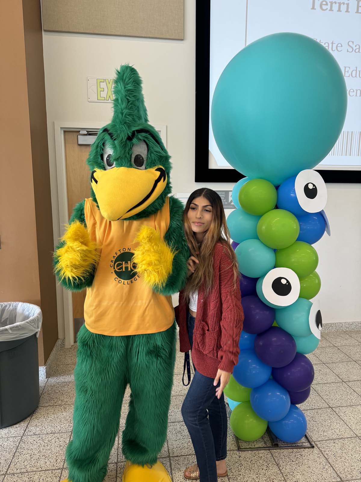 Students attend Transfer Dinner celebration with mascot Ryker.