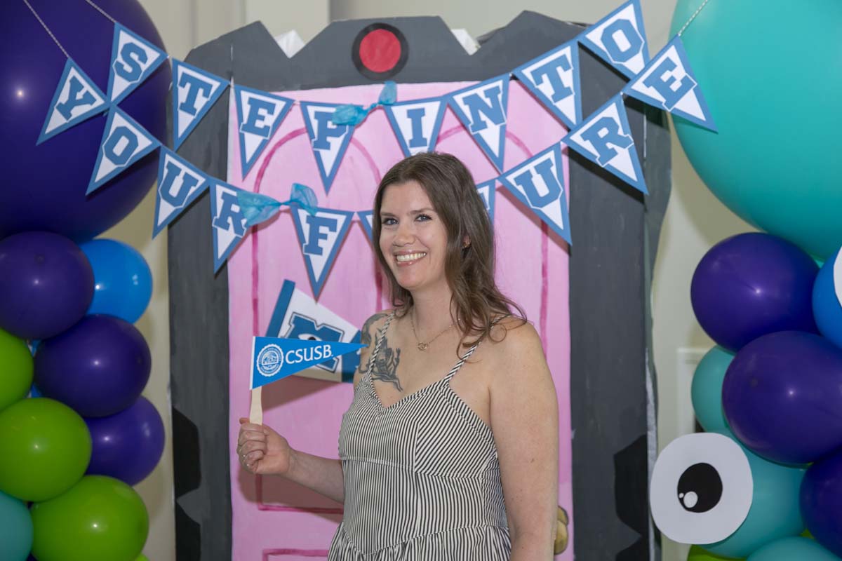 Students attend Transfer Dinner celebration with mascot Ryker.