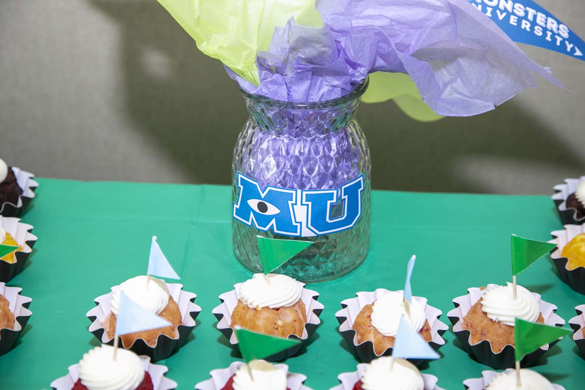 Students attend Transfer Dinner celebration with mascot Ryker.