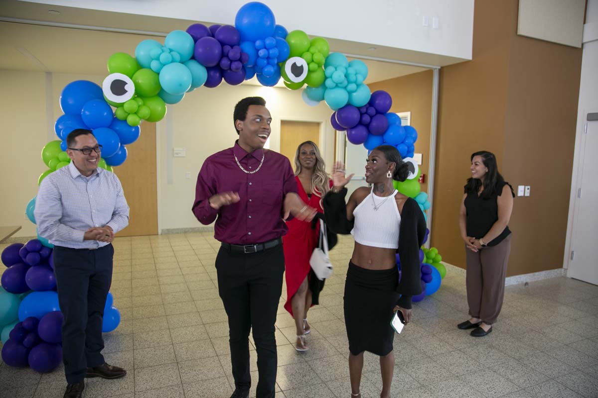 Students attend Transfer Dinner celebration with mascot Ryker.