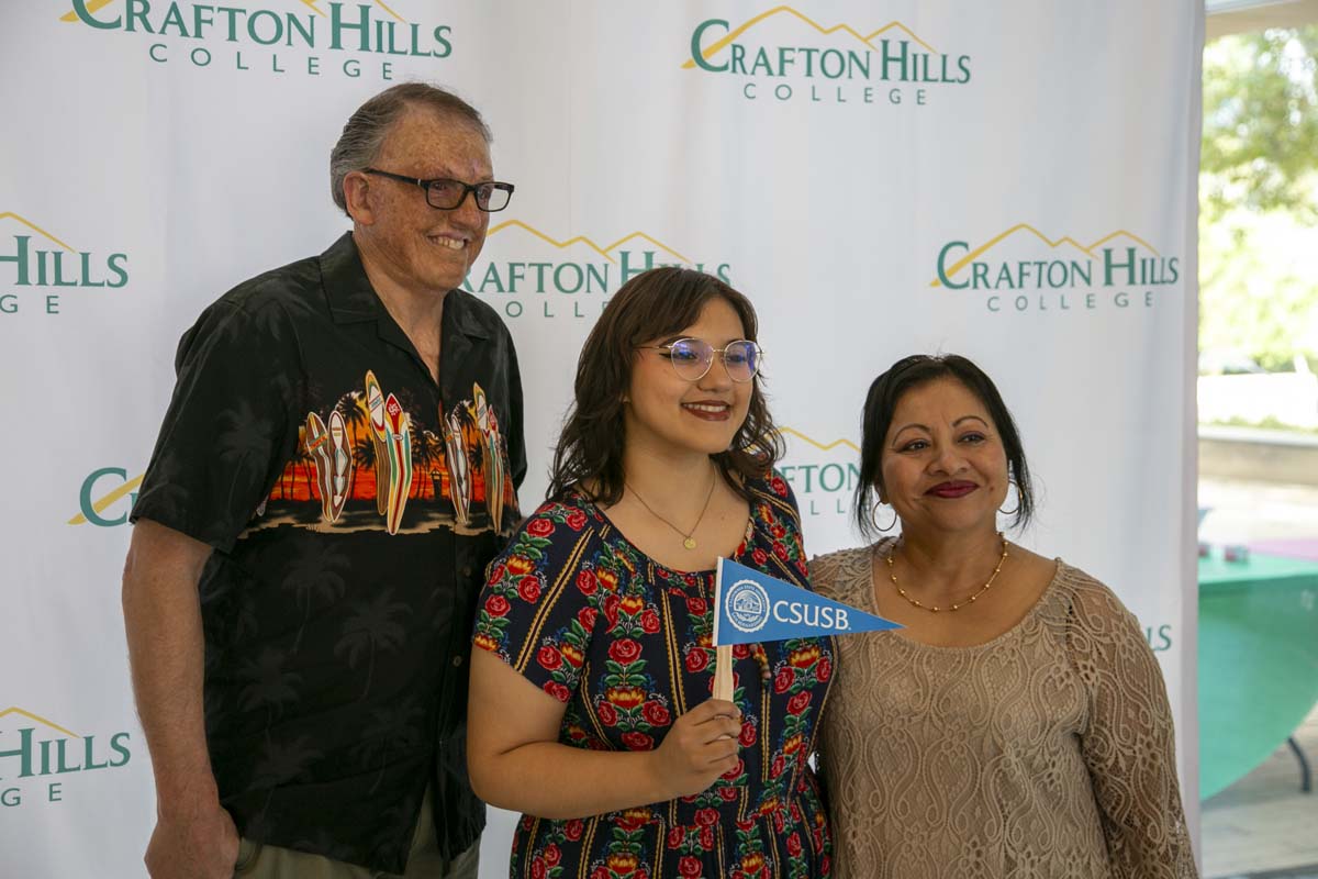 Students attend Transfer Dinner celebration with mascot Ryker.