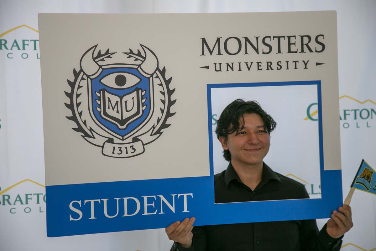 Students attend Transfer Dinner celebration with mascot Ryker.